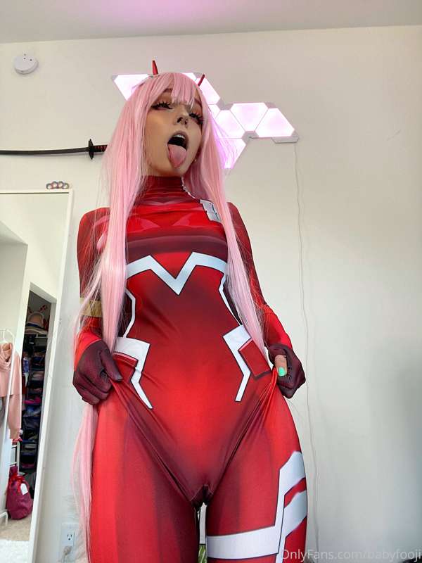 Zero Two set pt. 5 🌸🖤🧠🌩🍭🧸 8