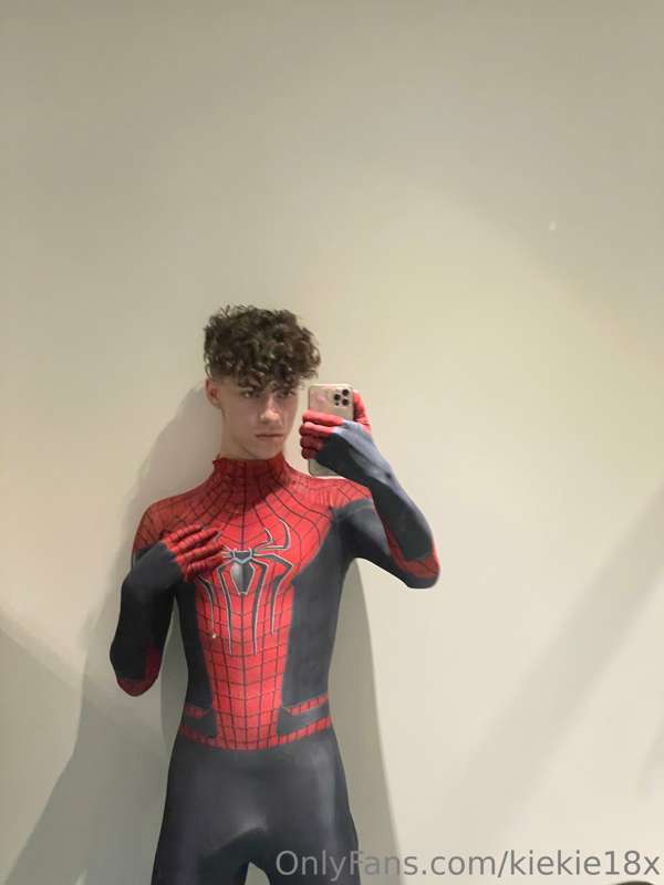 Happy Halloween from your friendly neighbourhood spider twin.. 4
