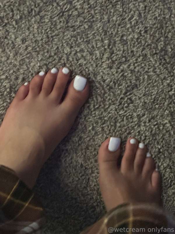 been out of town sorry 🌴💦💦 🦶🏽🦶🏽 8