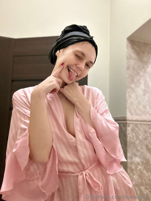 Night routine:– Skincare ✅– Pajamas ✅– Brushing teeth ✅– Thi..