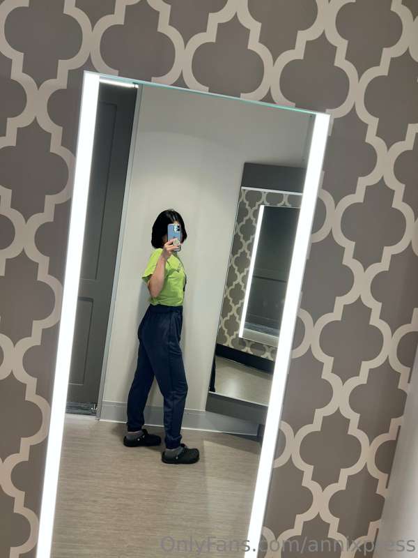 Meanwhile….😳😳 in target dressing room💦
1212121212 3