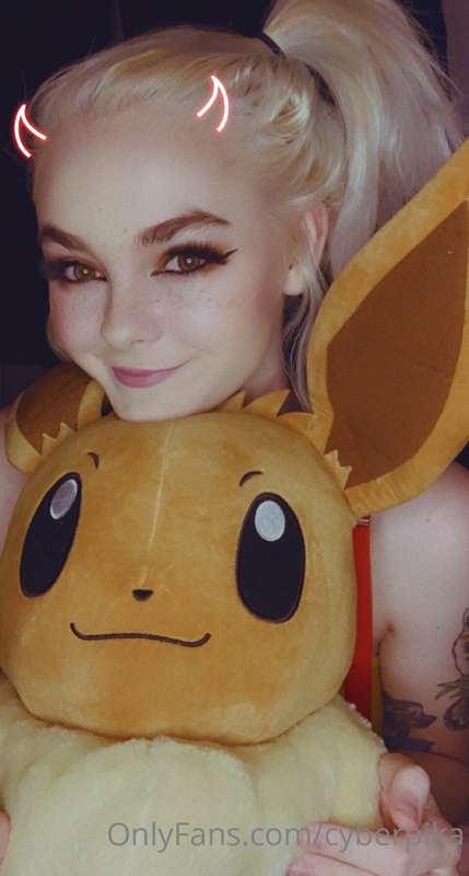 Misty cosplay 🫶🏼 Eevee was fun to ride on should o do it aga.. 9