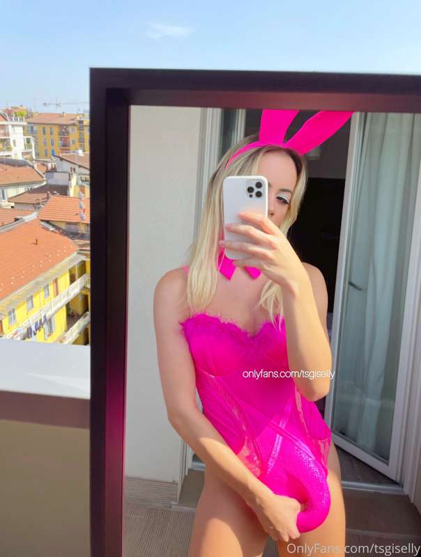 🌸🐰 SPECIAL EASTER 🐰🌸
.
Who wanna see the lil bunny’s carrot?.. 4