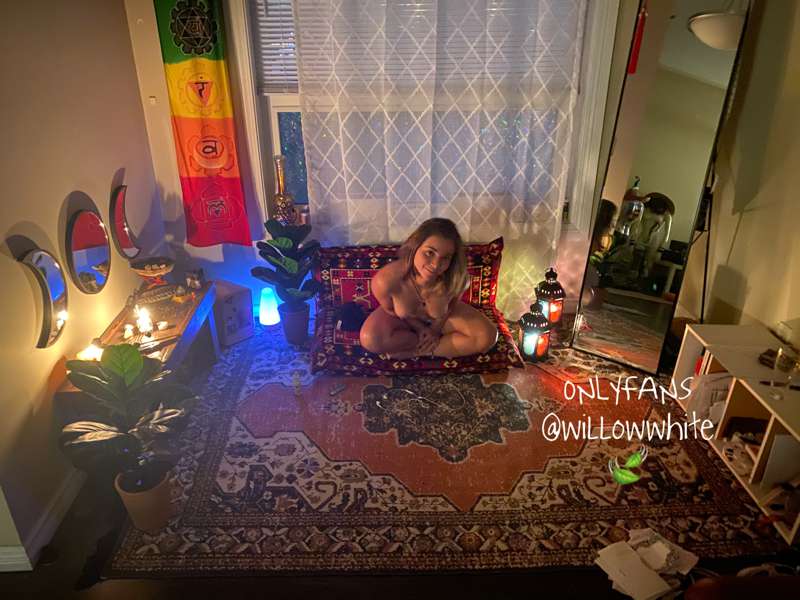 Being cute in my meditation corner ✌🏽 2