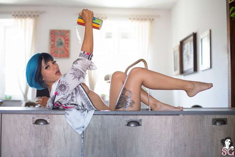 Drench yourself in desire with @jellyfree in her throw back .. 31