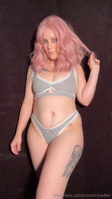 Felt like doing a mini sexy photoshoot 🥵 nudes to cum soon 😈 7