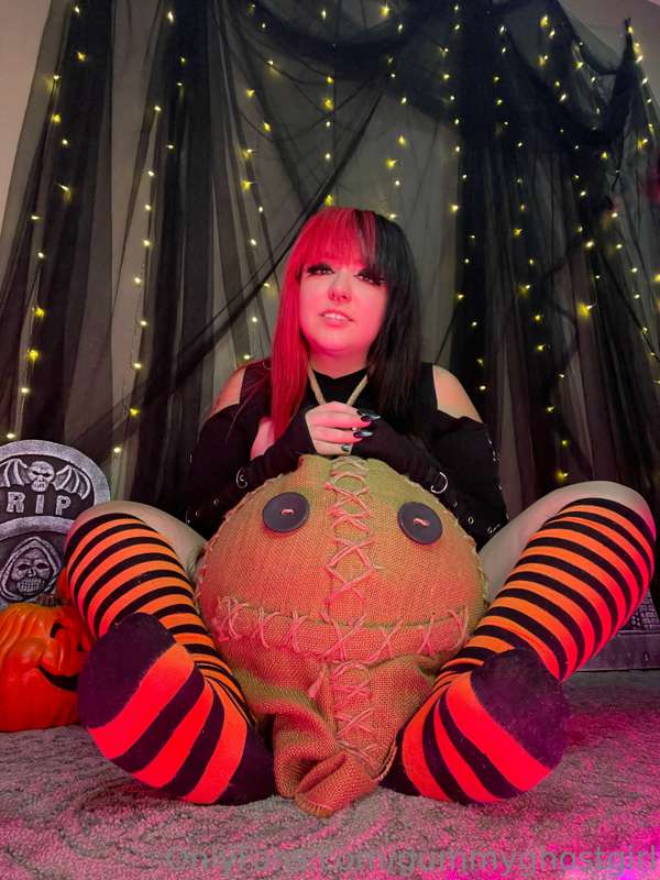 Trick r treat 🎃 I’ll give you something good to eat 😏 21