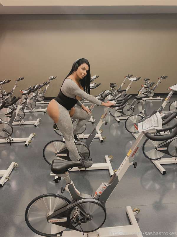 Photo shoot from newest workout Wednesday! 🔥🔥 6