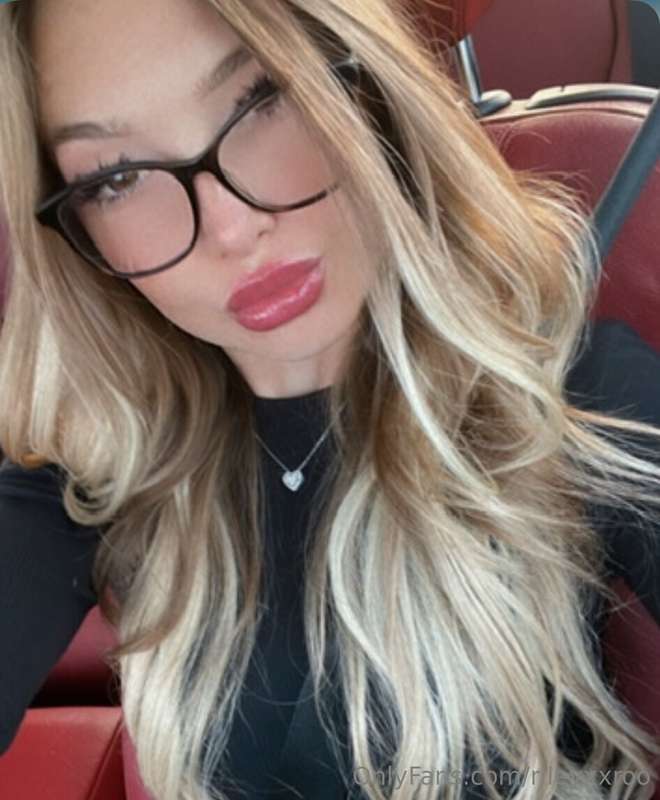 Car selfies are my fav😘