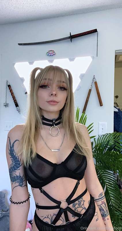 More Misa noodies 🖤🖤🍎 28