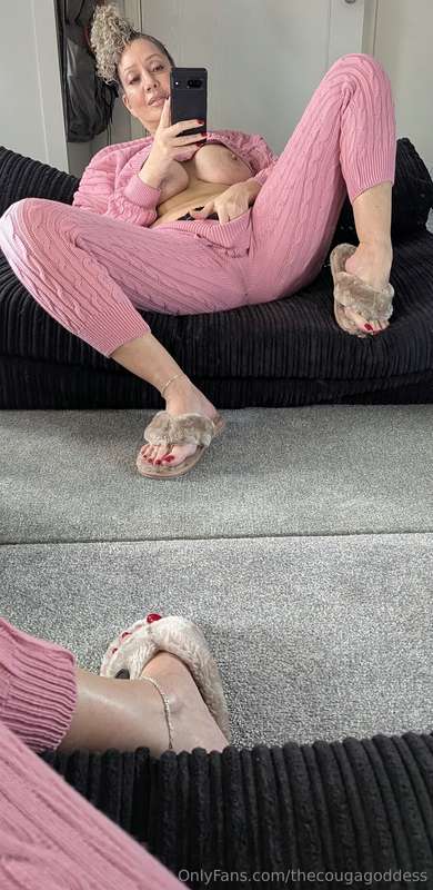 ...Sundays are for fucking in jimmies & slippers..!!🩷🩷P1NEW .. 5