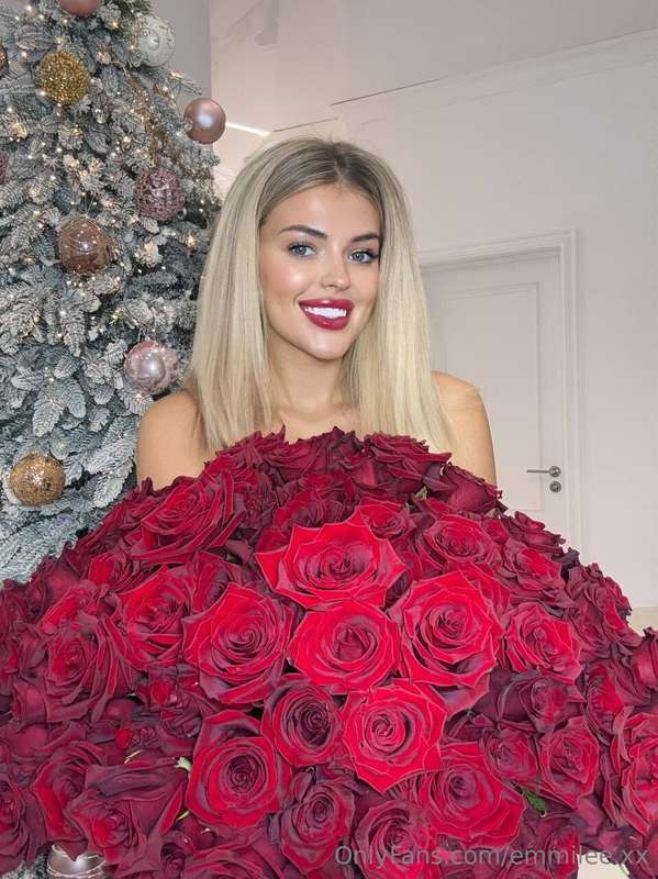 Nothing makes me happier than a huge bouquet of roses from y..