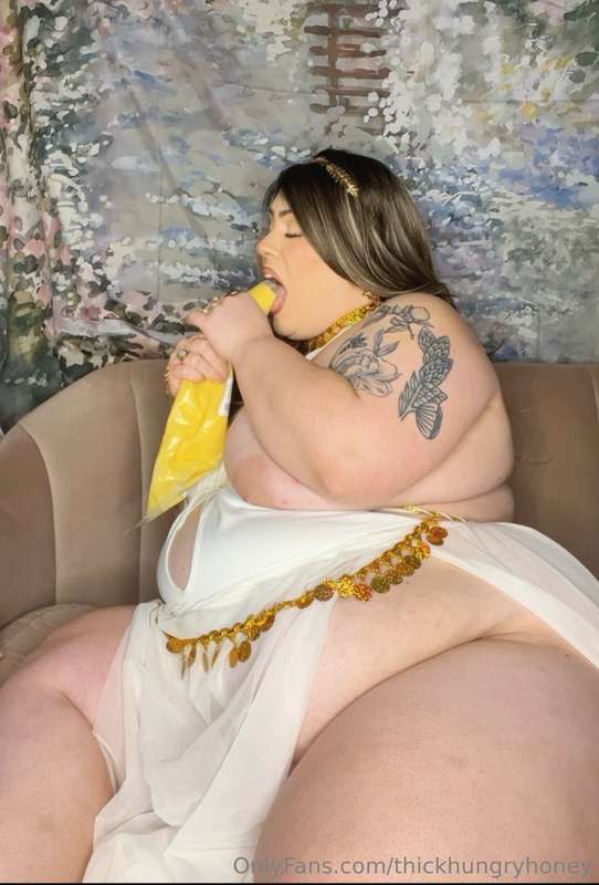 This goddess of gluttony set REALLY has me feeling sexier an.. 8