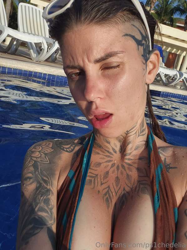 Que bien se ve mi piel bajo el sol 