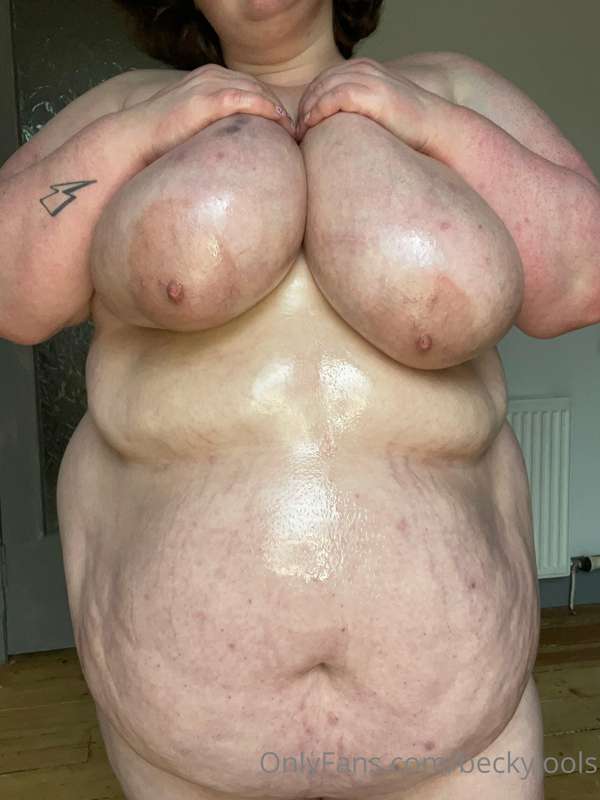 I’m home alone for a while, wanna cum keep me company? 😉😘 2