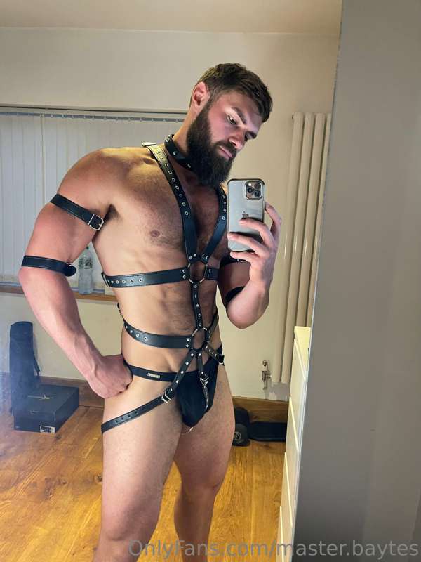 You into the kinky leather stuff?