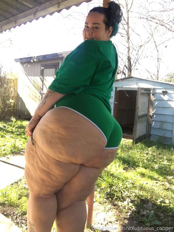 I need an ass worshipper ❤️❤️ 2