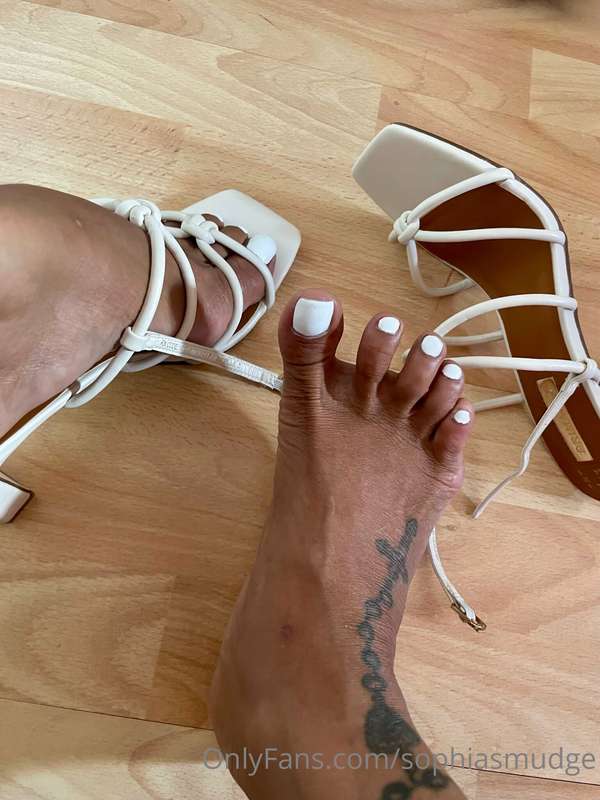 Do you prefer my toes or my soles?