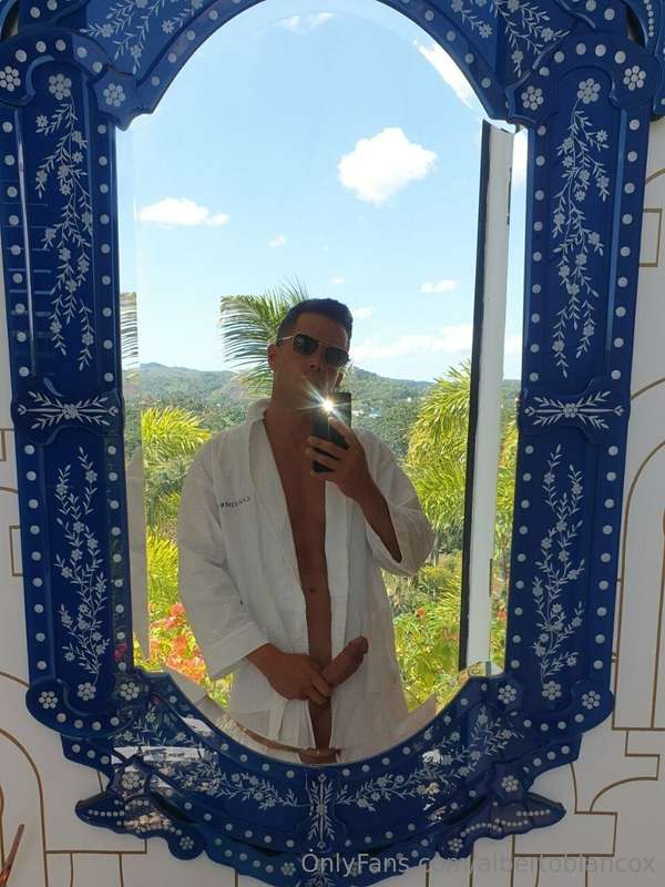 Me encanta sacar la polla 😜🍆

I love taking my cock out 😜🍆