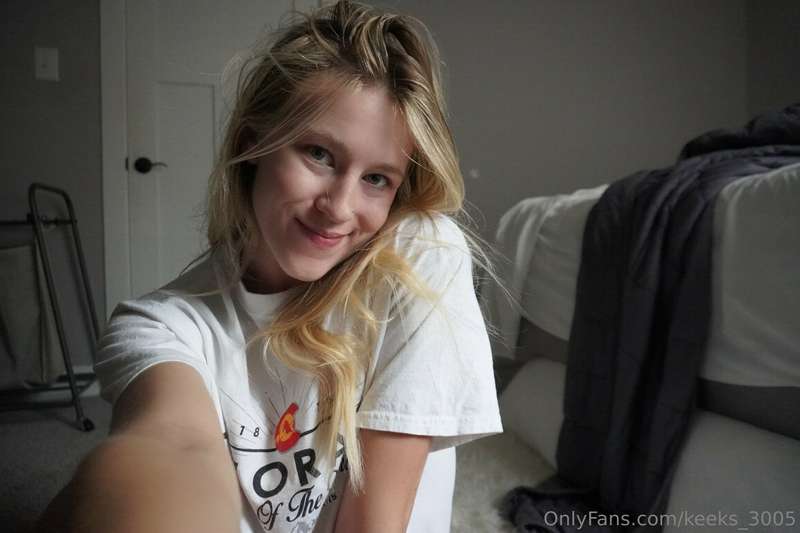 messy hair selfie