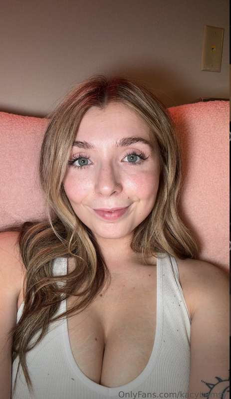 let's see if my cute face is enough to get your cock's atten..
