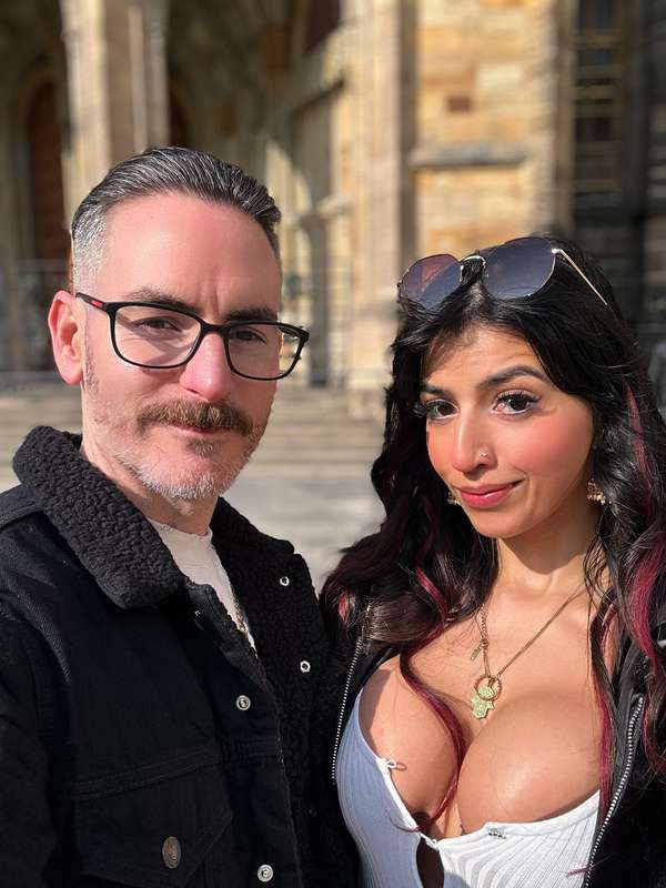 Habibi come to Prague 🇨🇿🇵🇰 Keep swiping to see my tiddies 🙈 .. 6