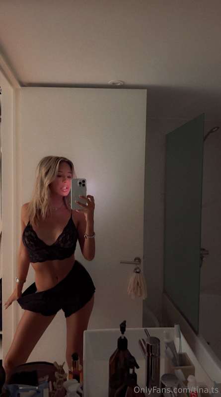 Morning, sunshine 💋 I'm up before the crack of dawn, eager t..