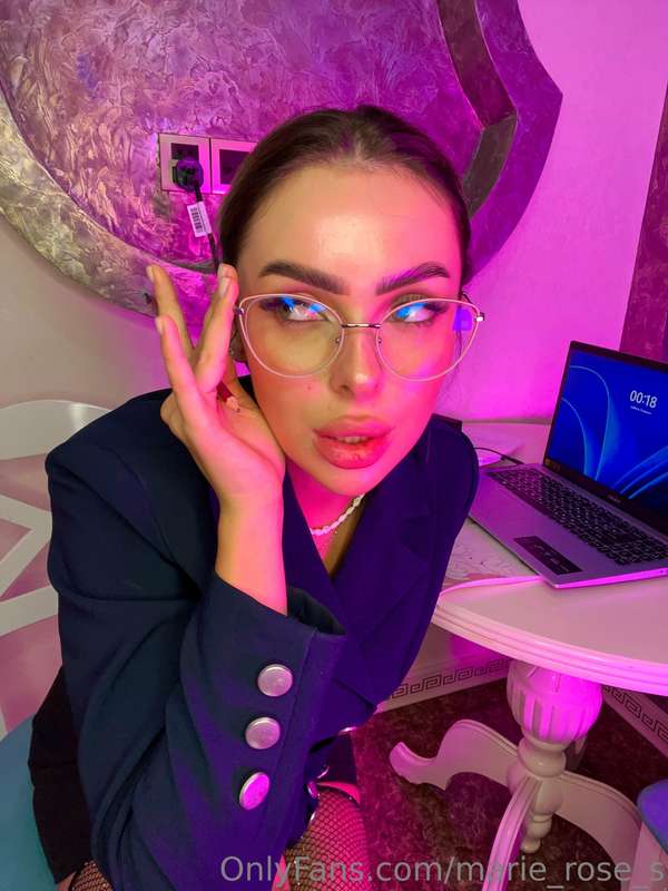 I'm just watching you and checking my notebooks... 😋🍓 What d..