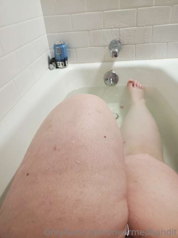 Enjoyed a nice bath tonight. Gotta love when the thighs are .. 1