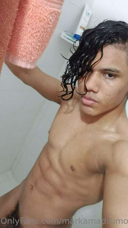 Quien para bañarse conmigo ? Alguien, rapido que se acaban l..