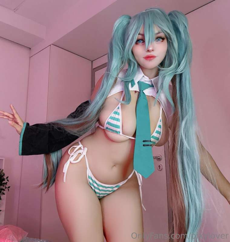  This week's cosplay is of the cute and tender MIKUU!! What .. 2