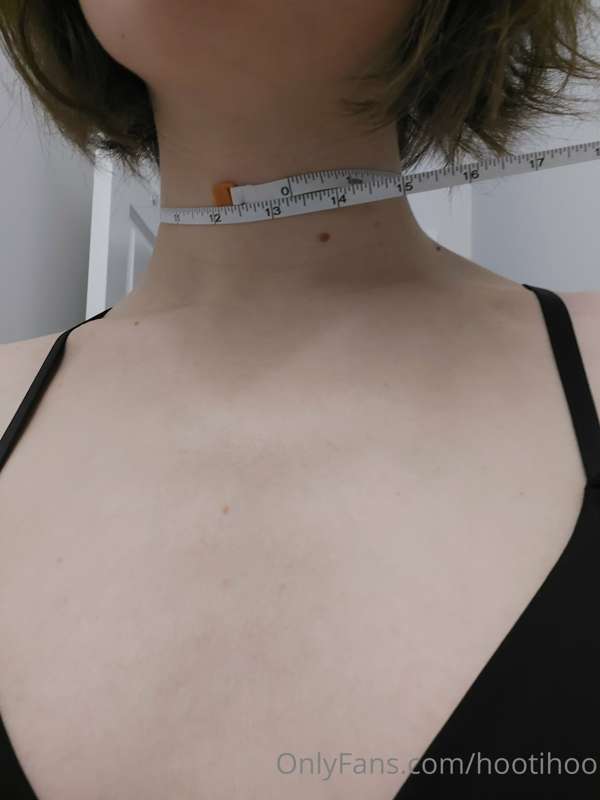 hoi :3 a leatherworking friend is making a choker for me, so..