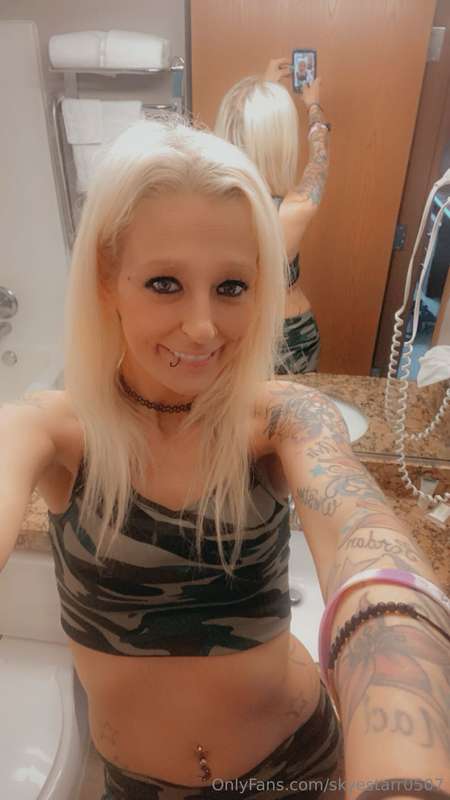 I’m ME laid back fun sexy and chill. Everyone who’s met me k.. 11
