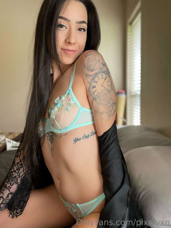 Do I look good in my new lingerie? 😘 3