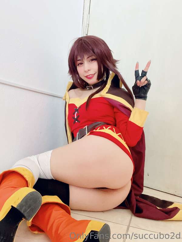 Hoy voy a un evento vestida de megumin, así que les regalo u.. 3