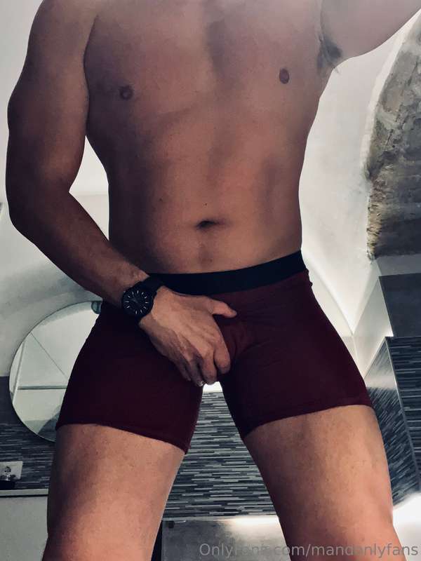 Just a tease of me touching myself. Oh and I show my full ba..