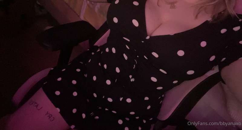 No bra :3