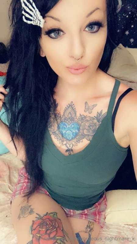 Tippers get a HUGE new bundle of nude pics and hott videos 🥵