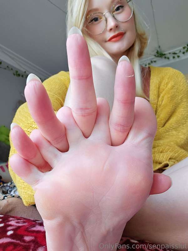 Spreading my toes nice and wide with my fingers feels amazin.. 2