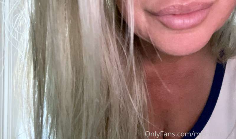 I love sucking cock before breakfast😍 Would you want to wake..