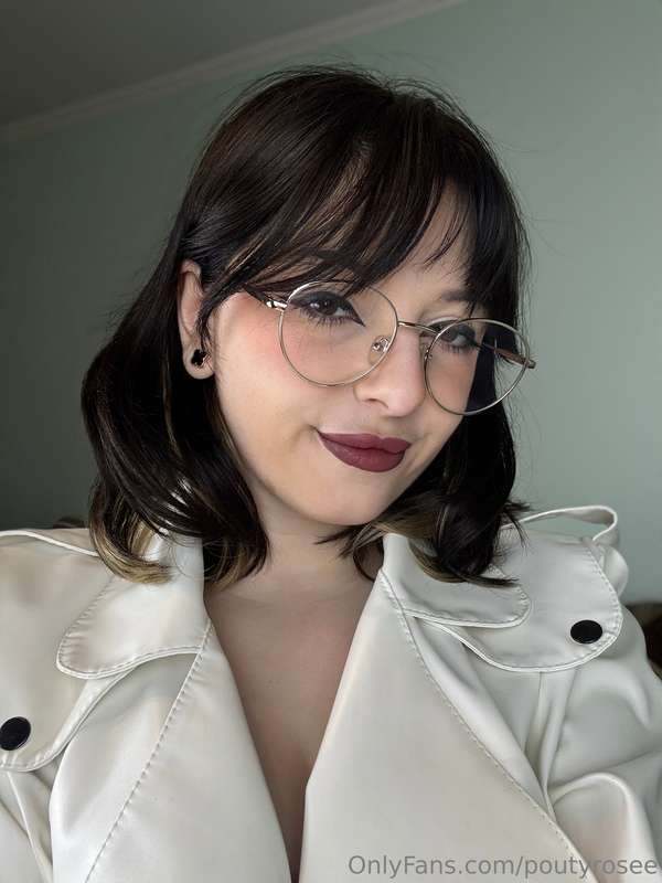 Does a white jacket look good on me, honey? 😍