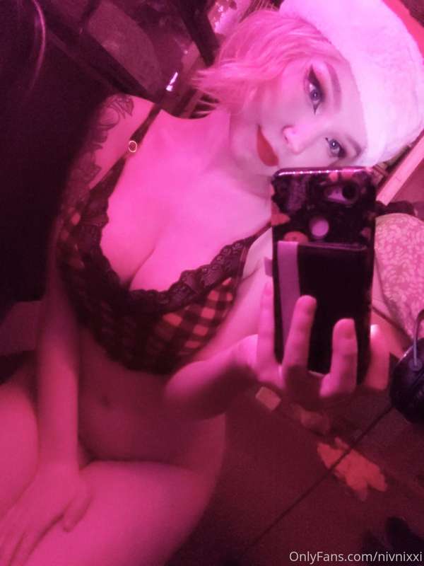 Need help getting into the holiday spirit? Let me help ;P 
T..