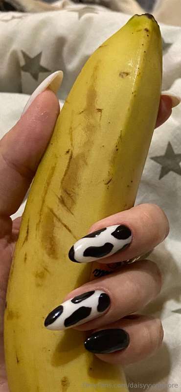 where would this hand look better?🍌