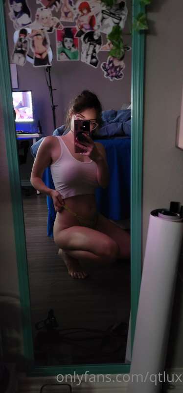 Good morning 🌅 
Peekaboo 😽
I'm very horny this morning 🙈 5