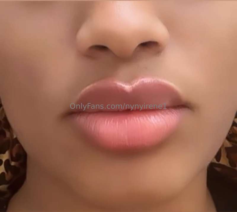 Do you like my lips babe? 💋