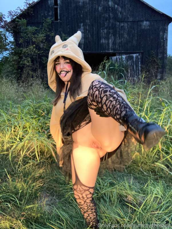 A wild mimikyu has appeared! What will you do? 🖤 29
