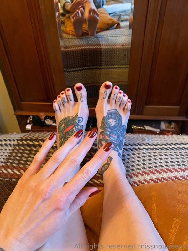 Free foot content for ya. Whatcha think? Slutty red? Let me ..