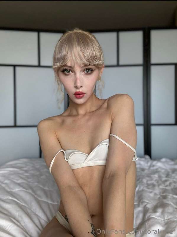 Bra’s teasing… almost falling off. Who’s watching?🤭 