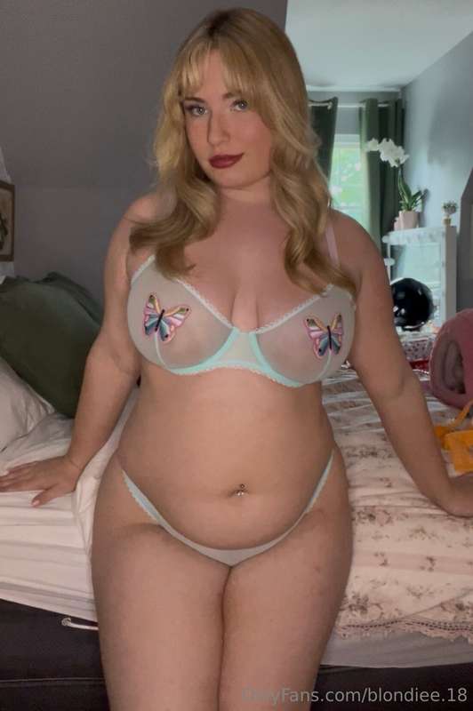 Blondiee.18 - Onlyfans - 08 Jun, 2025 2