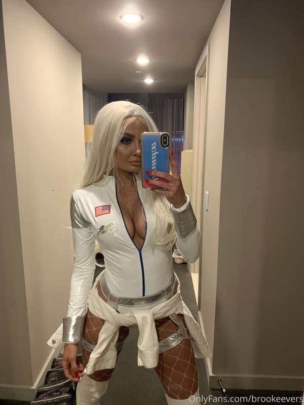 I love playing dress ups!!!!
